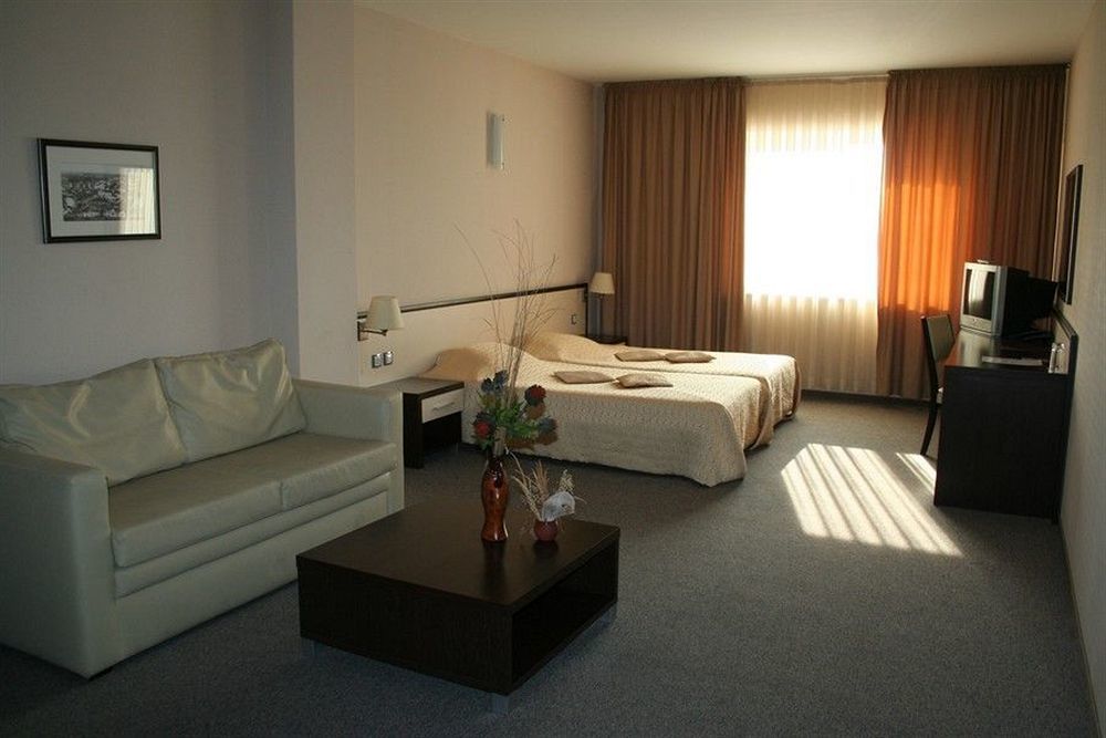 Kendros Hotel Plovdiv Buitenkant foto